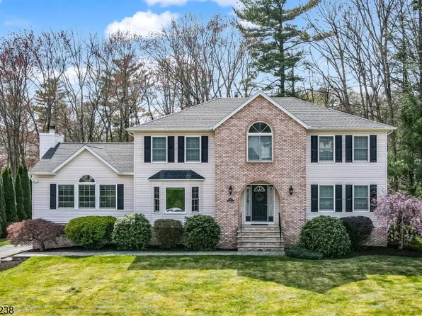 35 Cherbourg Dr, West Milford Twp., NJ 07480