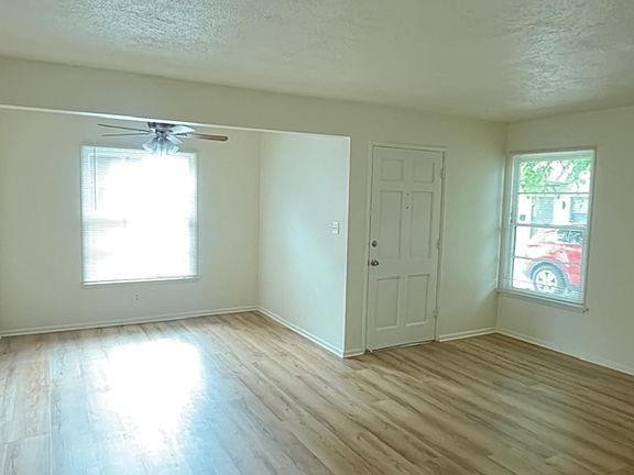 2nd image of 320-358 S Clark St #1adefb6aa