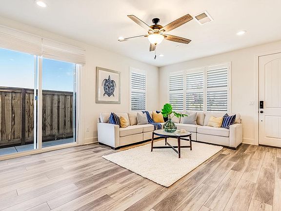 5th image of 110 Lucca Ave