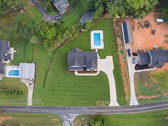 4th image of 319 Bethany Church Rd