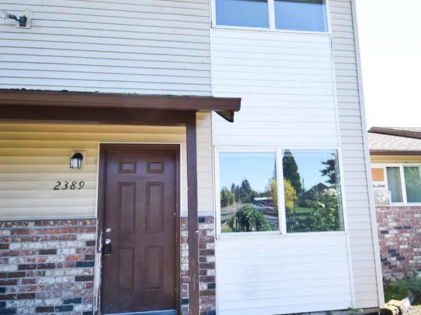 Spacious 2 bedroom 1.5 bath Town house Apartment!