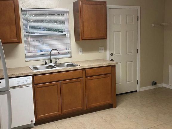 5th image of 238 Orchard St APT 2