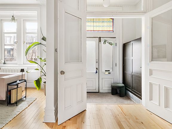 2nd image of 2031 Rue St #2033