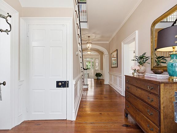 2nd image of 7 Lowndes St