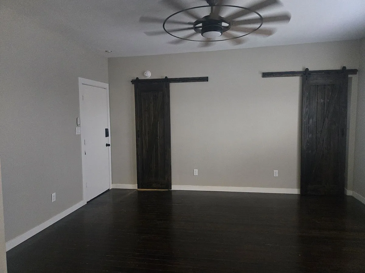Building Photo - 707 NW 4th Ave #202