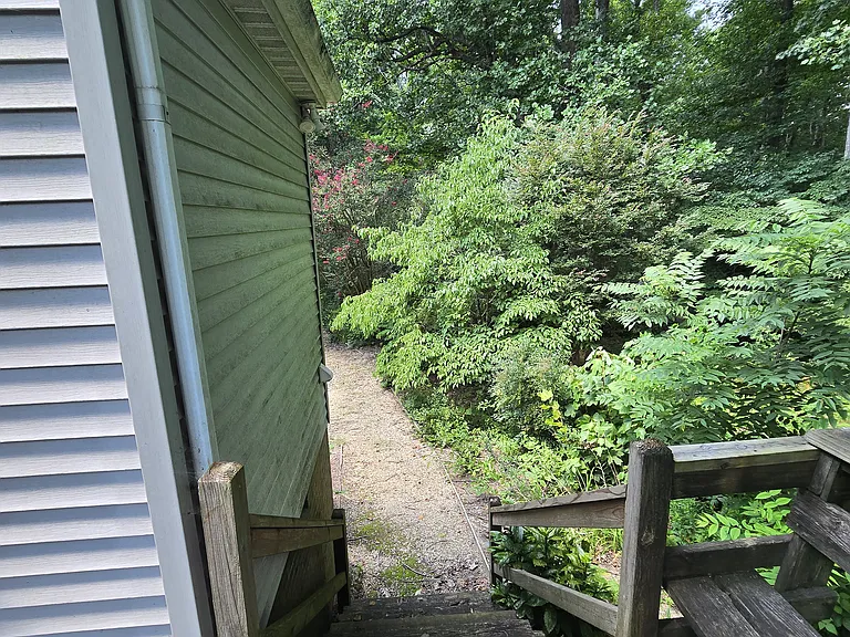 8273 Pond View Dr — Photo 10