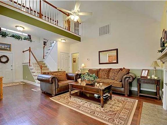 3rd image of 132 Willowbend Ln