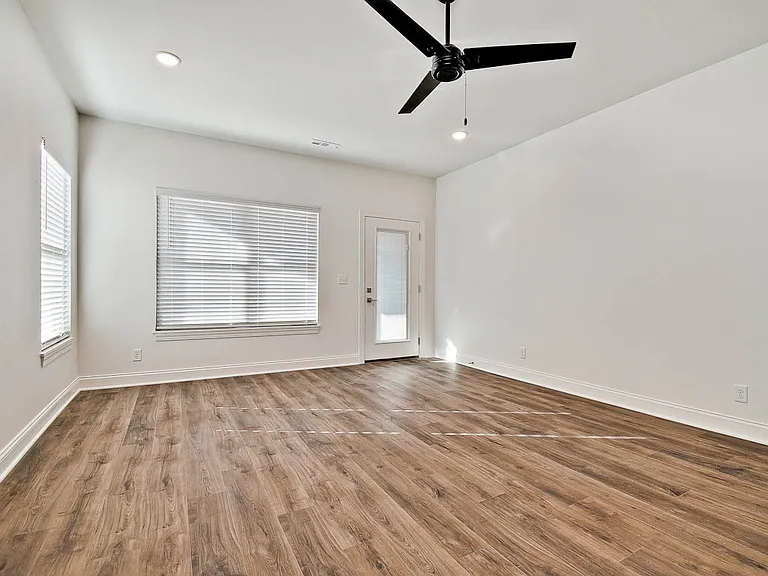 361 Turnberry Ct — Photo 17