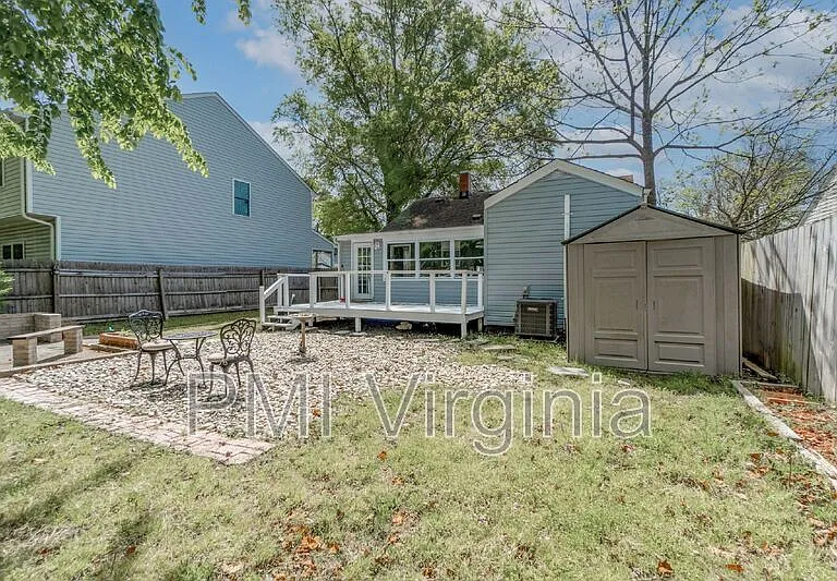 818 W 42nd St — Photo 30