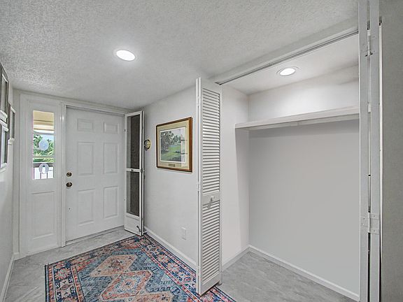 4th image of 5132 SE CLUB Way #202