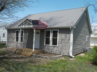 215 E Champ Clark Dr, Bowling Green, MO 63334