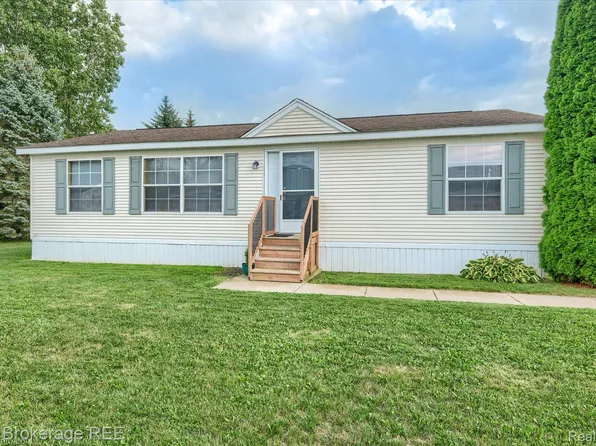 121 Ashley Cir, Swartz Creek, MI 48473