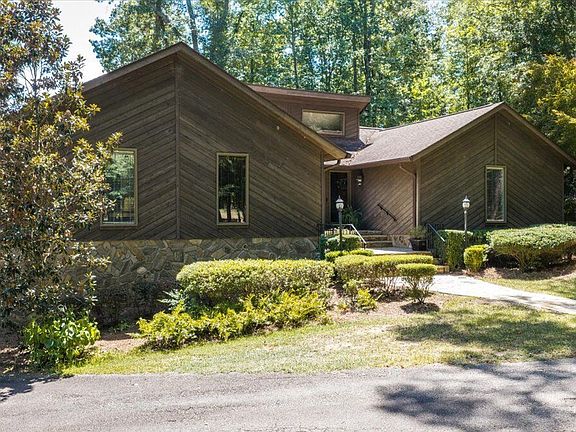 3rd image of 7576 Lake Wood Dr