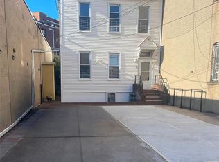 3717 Greenpoint Ave, Long Island City, NY 11101