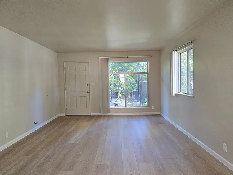 2nd572 — Photo 3