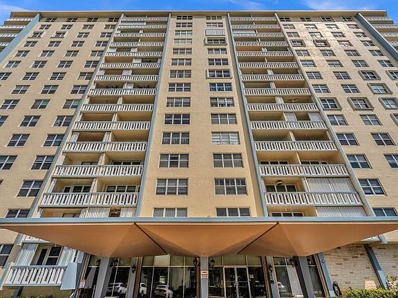 3rd image of 305 N Pompano Beach Boulevard #405
