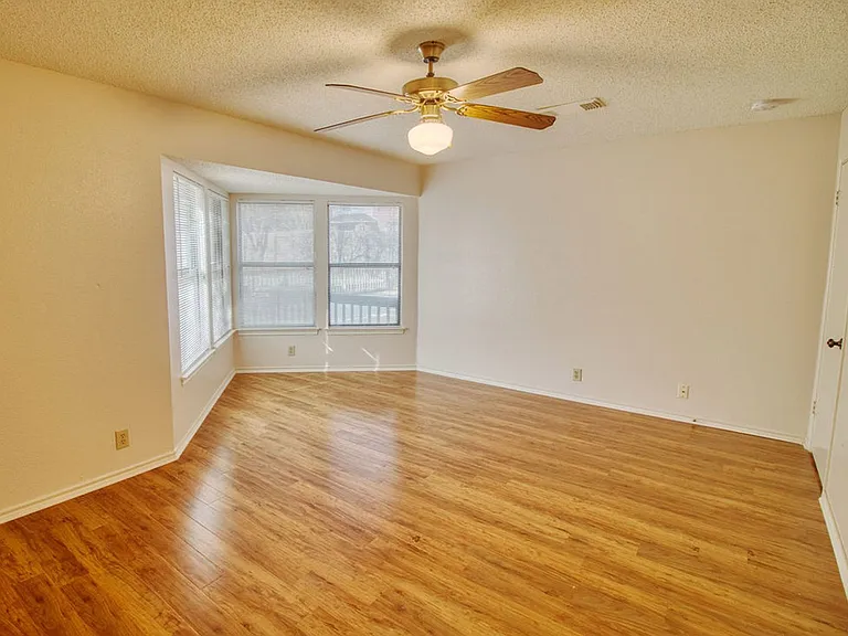 13911 Edge Point Dr — Photo 14