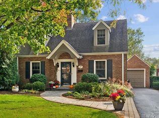 960 Harvard Ct, Highland Park, IL 60035