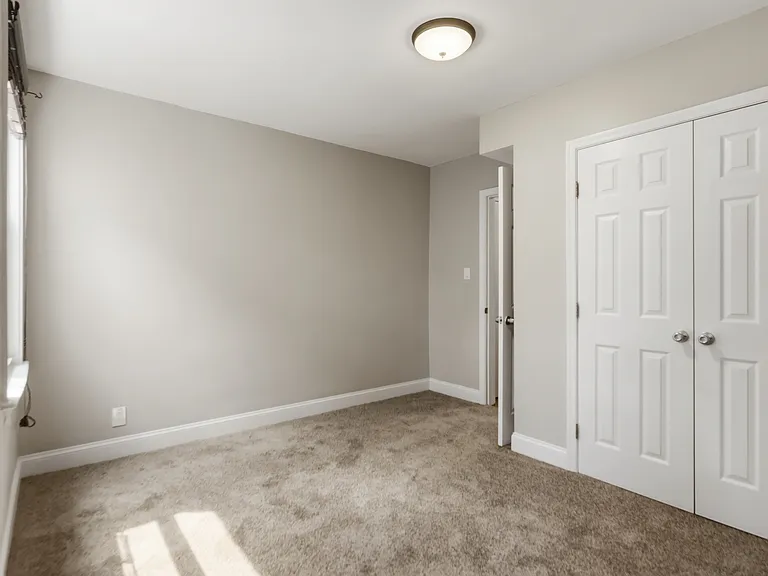 1231 Penn St NE — Photo 10