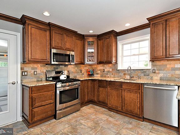 5th image of 41 Edmonds Dr