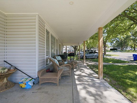 3rd image of 152 S Walnut St