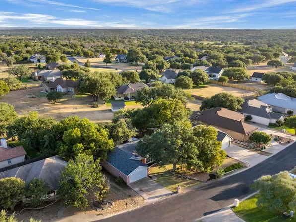 307 Fox Crossing, Burnet, TX 78611