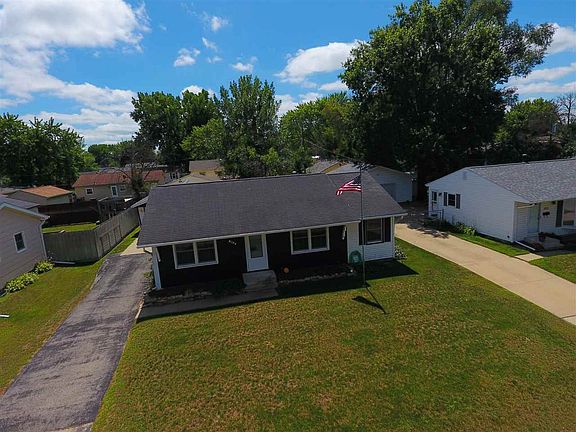 3rd image of 1627 Golden Valley Dr