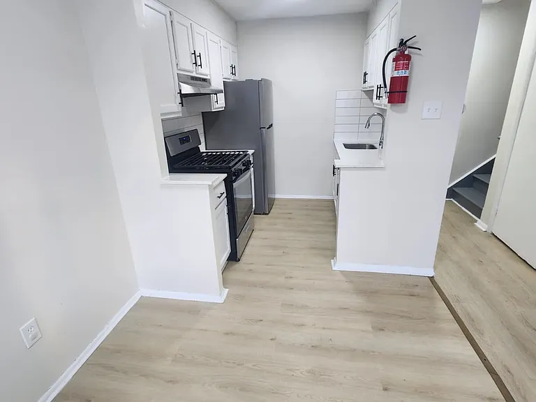 2200 Hamilton Ave — Photo 19