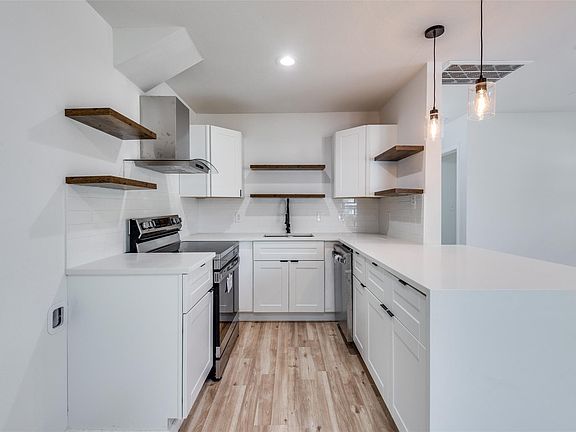 2nd image of 1702 Oak Lea Dr