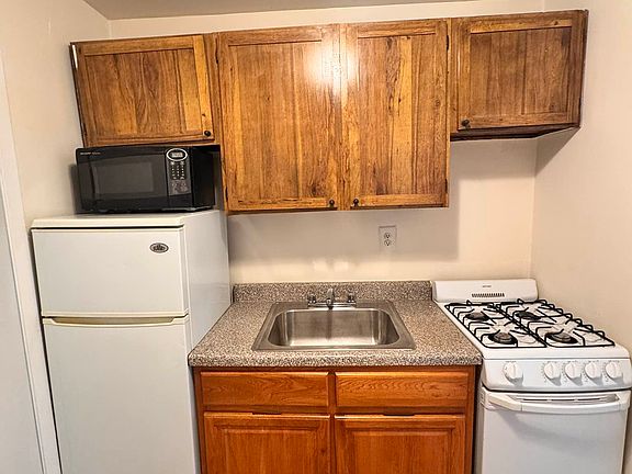 3rd image of 312 E 93rd St APT 6C