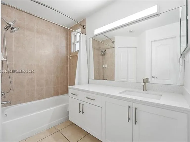 8219 NW 192nd Ter — Photo 17