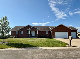 1798 Tiger Ridge Dr, Albert Lea, MN 56007