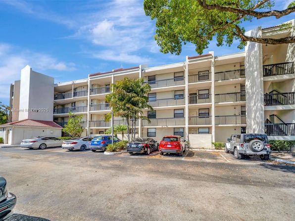 117 Lake Emerald Dr APT 408