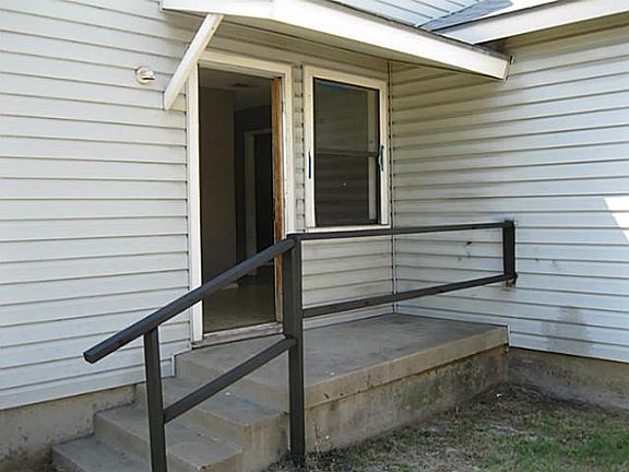 5th image of 5321 Stanley Ave