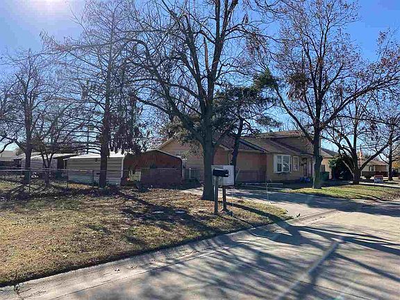 3rd image of 2805 E Cypress Ave