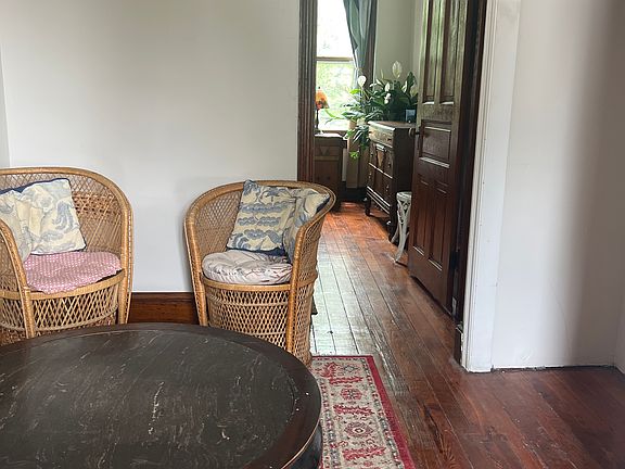 3rd image of 817 E Girard Ave