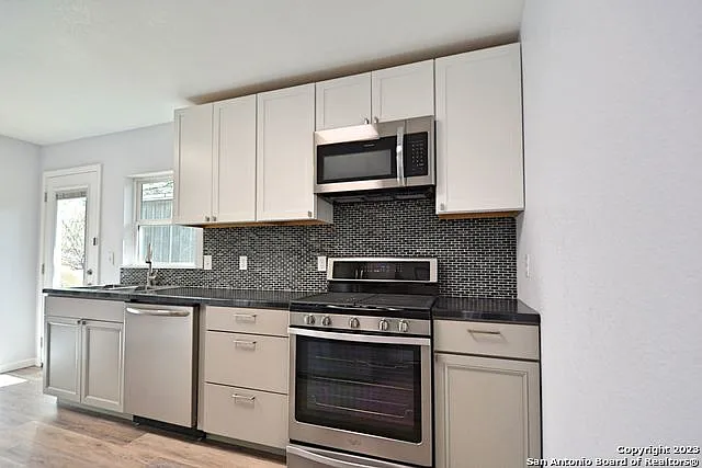 571 W Merriweather St — Photo 14