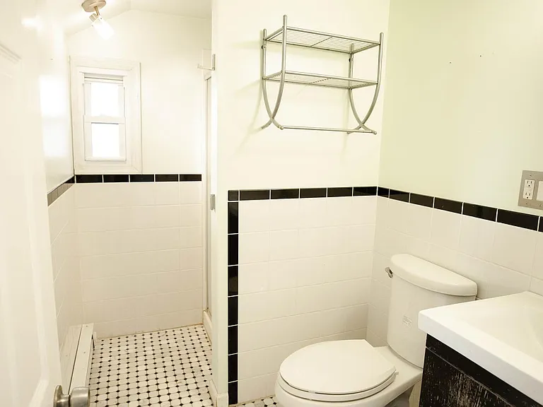 516 Market St — Photo 17
