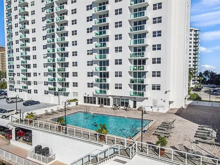 3000 S Ocean Dr #420 — Photo 2