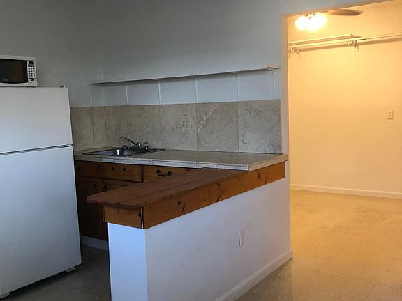 5th image of 117 Santiago St