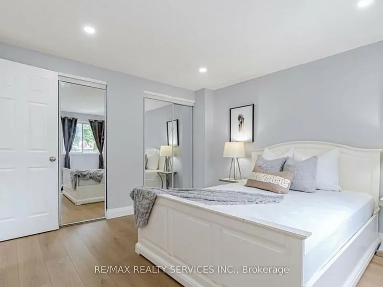 322 Benesfort Cres — Photo 10