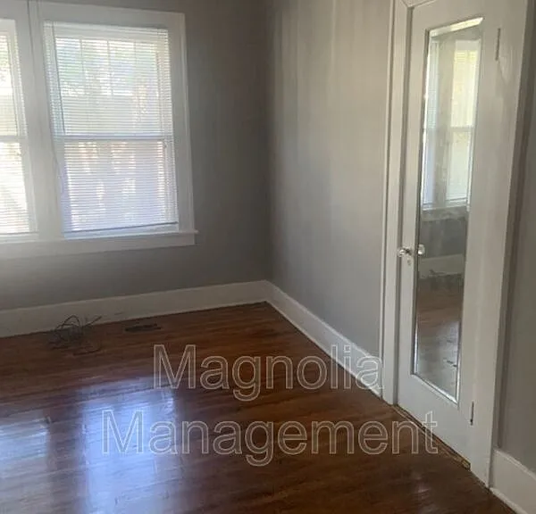621 E Montgomery St — Photo 3