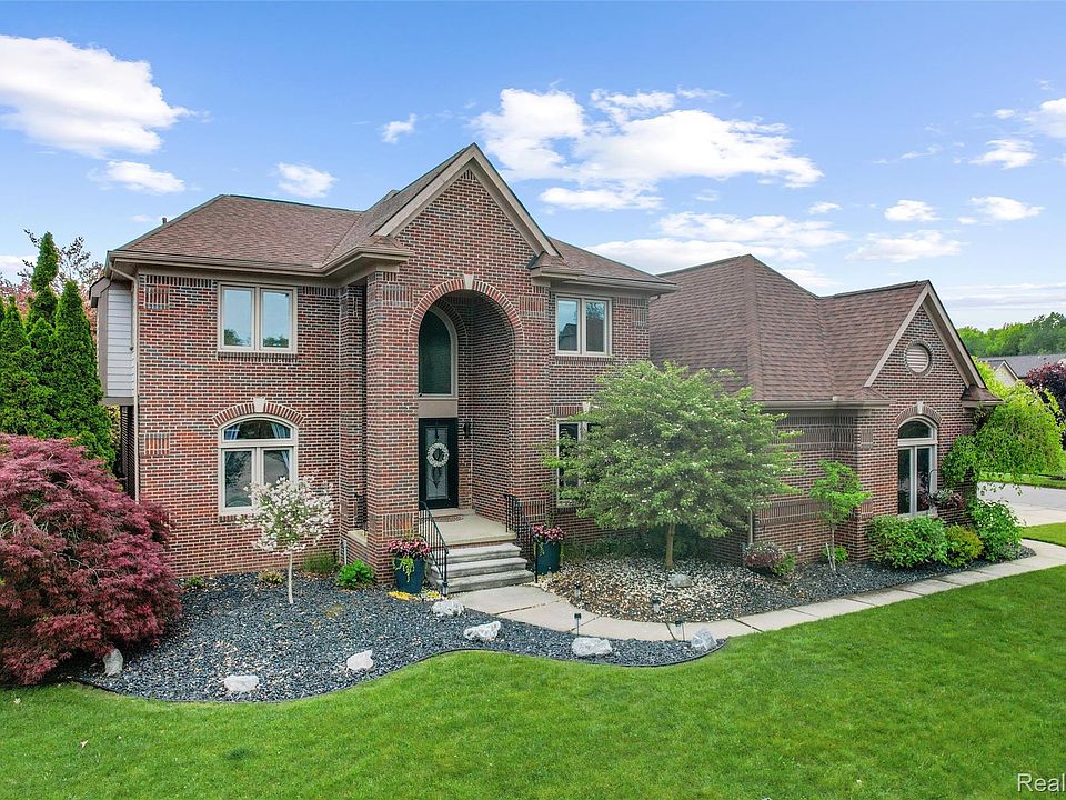 1st image of 45523 Muirfield Dr