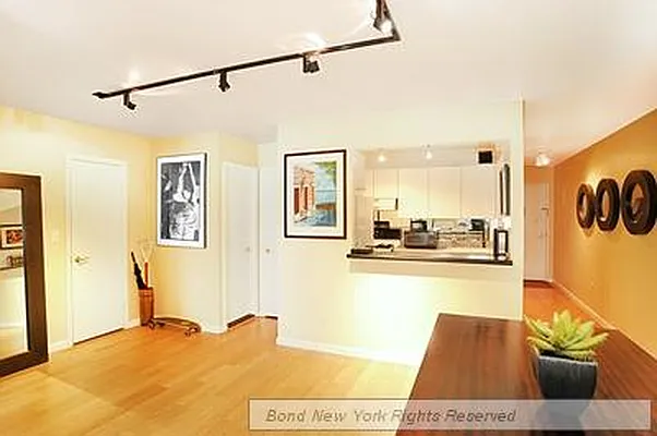 Sold by Bond New York | media 14