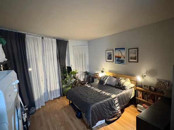 1126 Green St #1F, Philadelphia, PA 19123