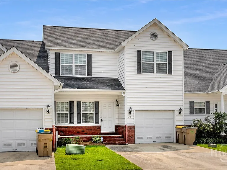29 Cypress Ln — Photo 2