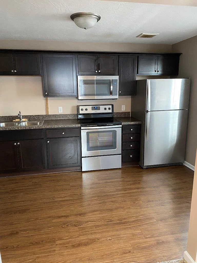 3 bed, $900 — Photo 3