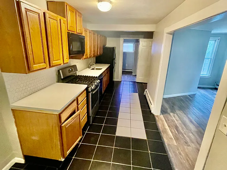 274 E Washington Ave — Photo 3