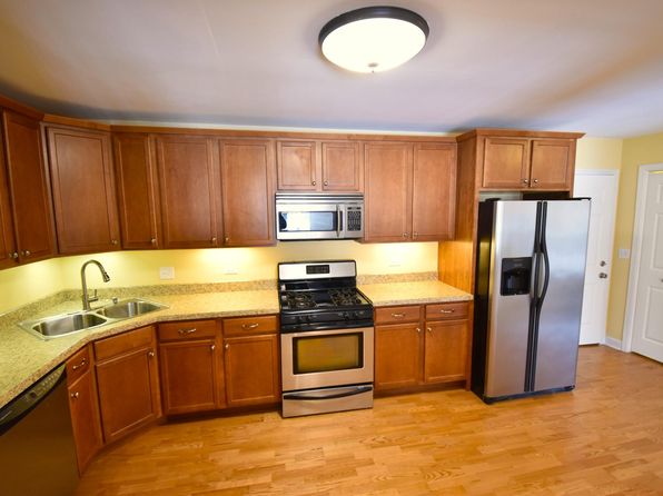 300 Opatrny Dr APT 208, Fox River Grove, IL 60021