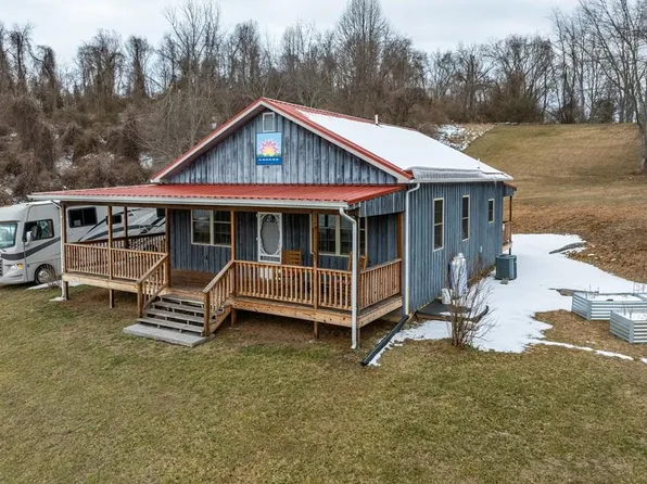 36091 Glove Dr, Glade Spring, VA 24340